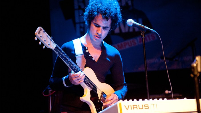 Der Gitarrist der Band "Omar Rodriguez Lopez Group"