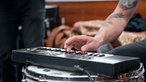 Grossaufnahme eines Keyboards der Band "Nicolas Sturm & das Klingen Ensemble"