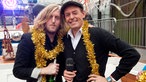 Künstler Andy Burrows blickt lächelnd in die Kamera