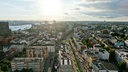 Die Reeperbahn aus der Vogelperspektive, links davon der Hamburger Hafen.