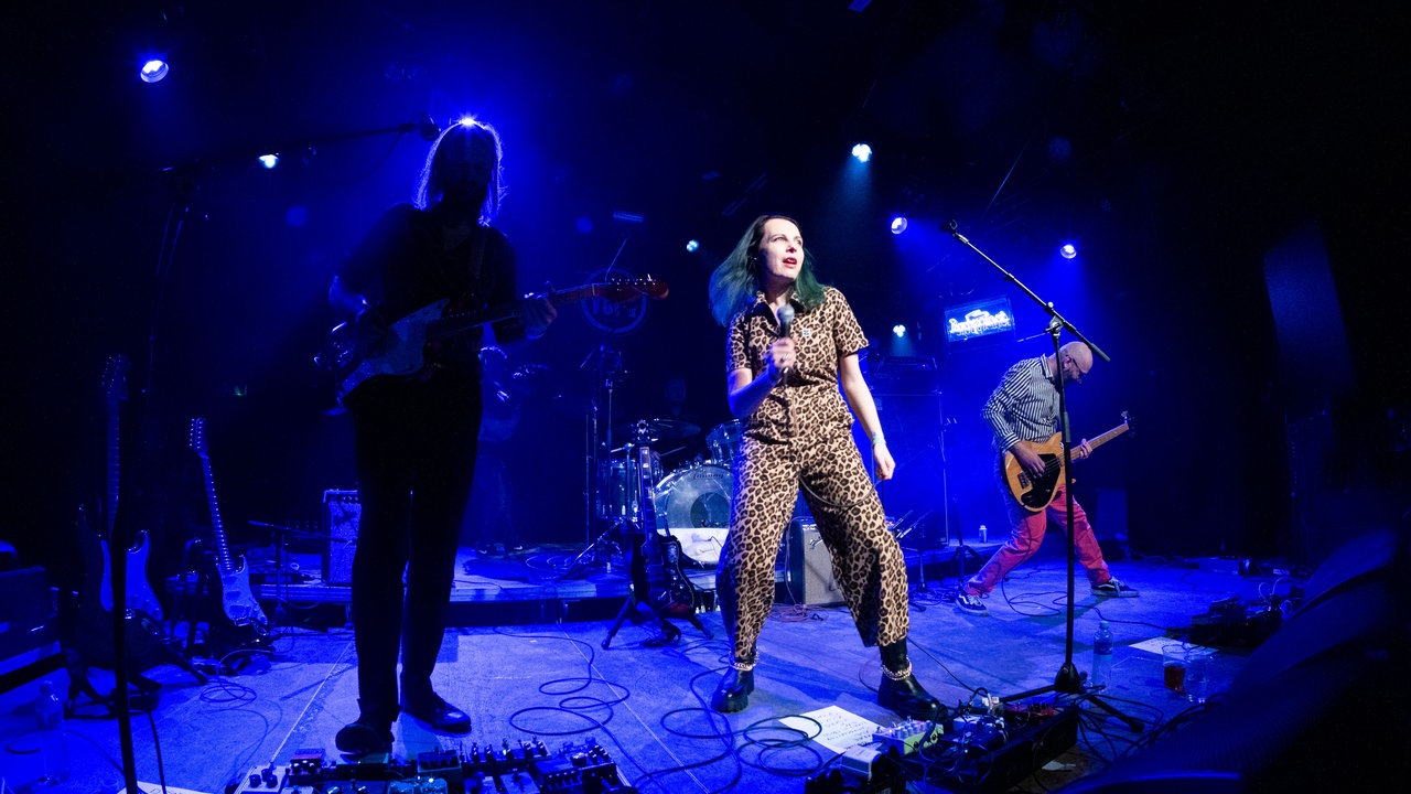 Izzy And The Black Trees