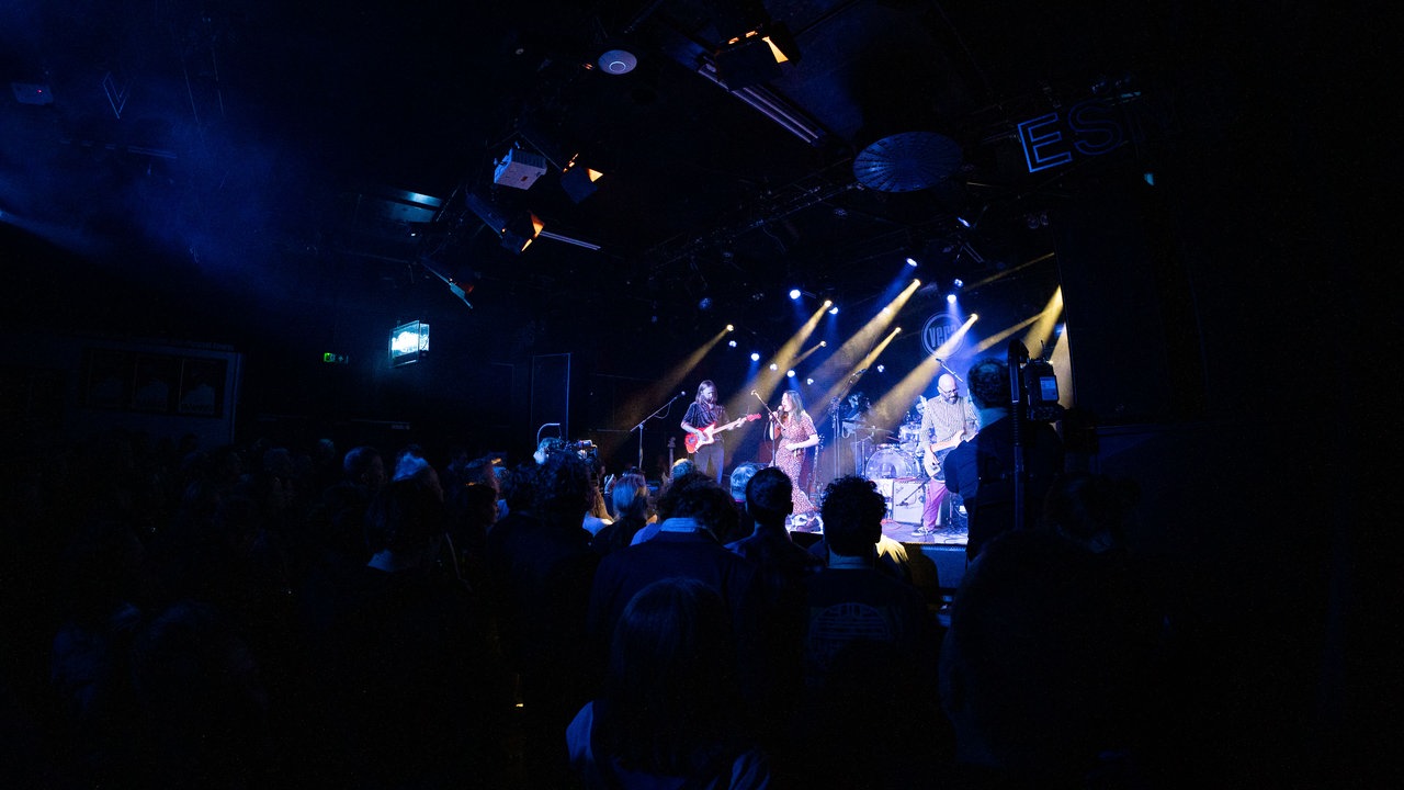 Izzy And The Black Trees