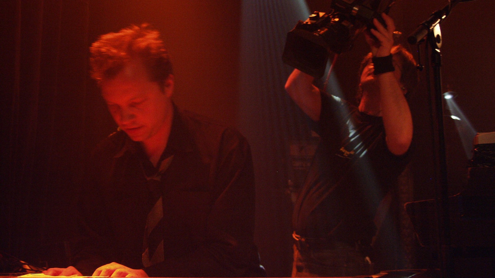 Hoelderlin spielt auf dem Keyboard beim KrautRockpalast 2005
