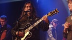Peter Bursch spielt Gitarre und singt beim KrautRockpalast 2005