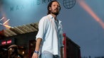 Max Herre schaut ins Publikum