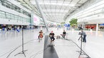 Maxim: Corona Session auf dem Flughafen Düsseldorf