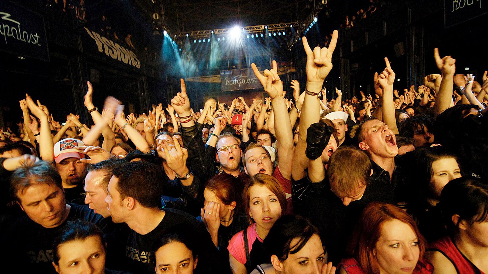Publikum bei der 19. Rocknacht 2005