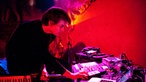 Bandmitglied von Ira Atari stellt Instrumente und Technik ein