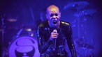 Sängerin Skin der Band Skunk Anansie brüllt ins Mikrofon 