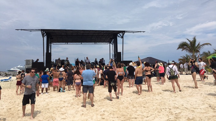 Salty Dog Cruise 2016: Flogging Molly