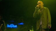 Tim Booth singt