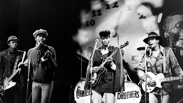 Die US Soul Gruppe Chambers Brothers (George, Willie, Lester & Joe) beim Auftritt in der WDR-Sendung "Swing In" am 13.06.1969.
