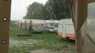 Backstage im Regen