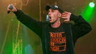 Silence animiert das Publikum dazu mitzumachen