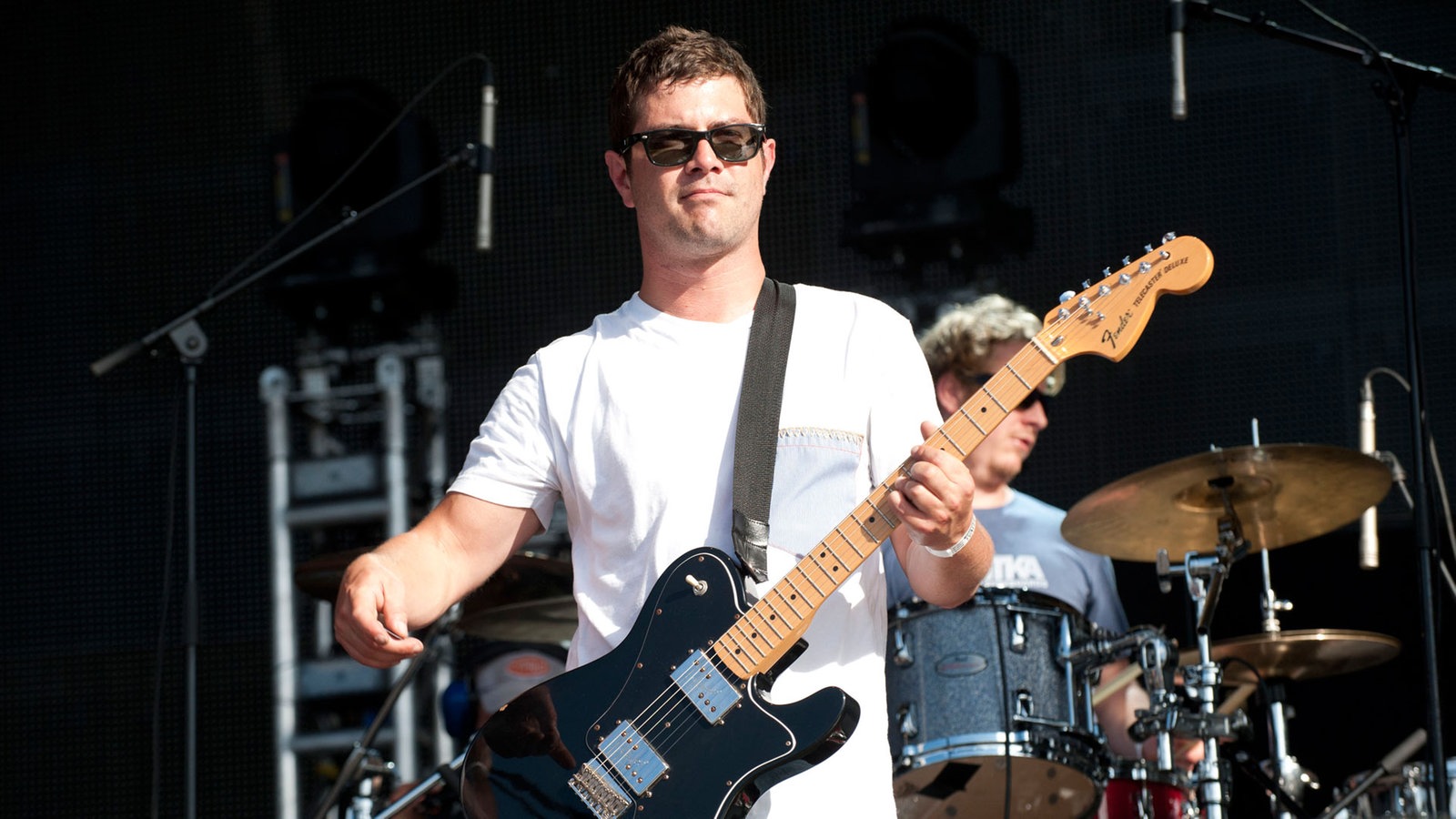 Der Bassist an seinem Instrument
