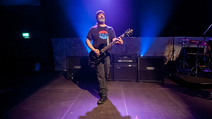 Der zweite Gitarrist von Soundgarden beim Spielen.