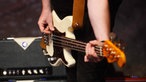 Nahaufnahme des weißen Basses.
