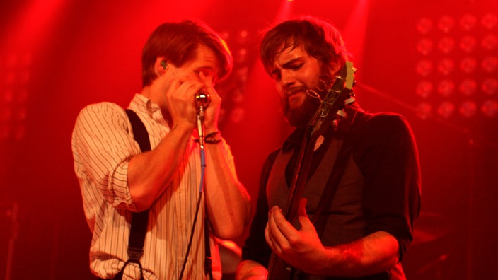 Greg Hommert mit Mundharmonika und Dylan Fitch mit Gitarre