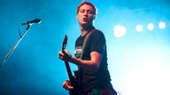 Billy Lunn spielt Gitarre