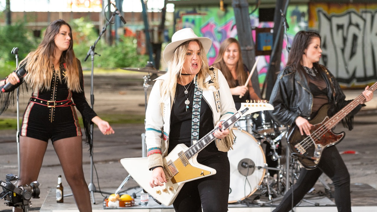Thundermother: Rockpalast OFFSTAGE im Ausbesserungswerk Wedau Nord