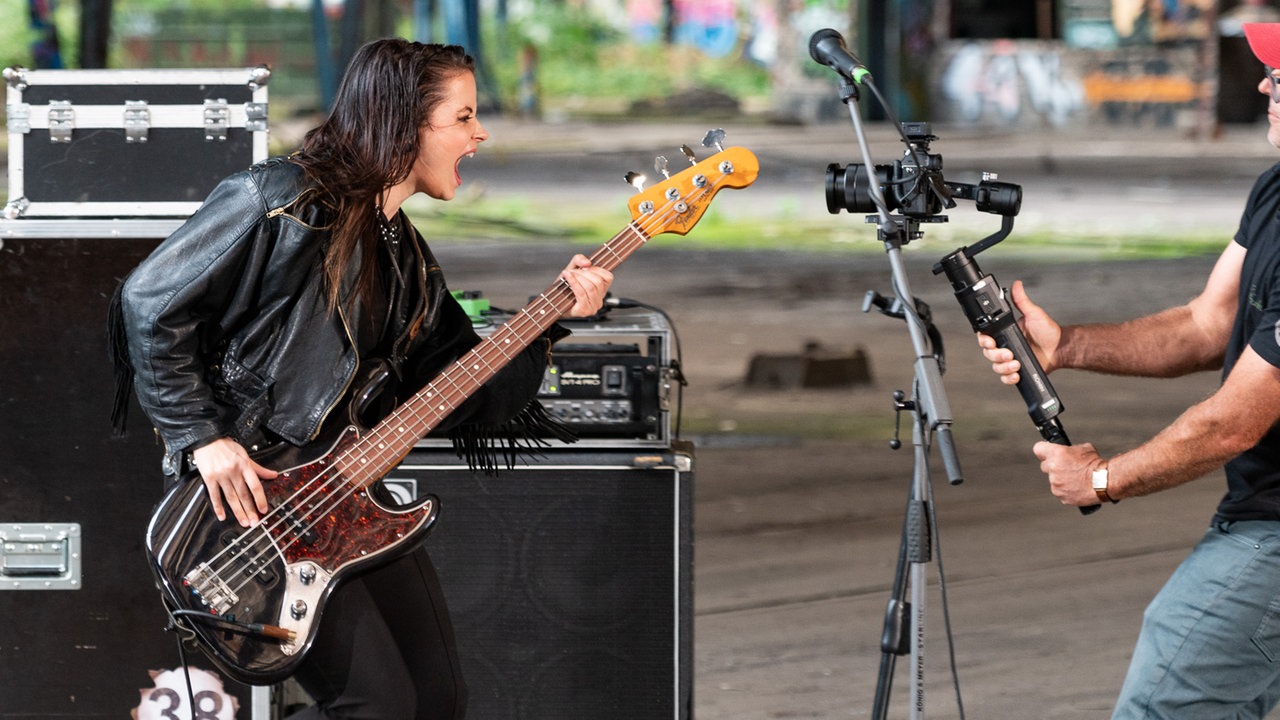 Thundermother: Rockpalast OFFSTAGE im Ausbesserungswerk Wedau Nord