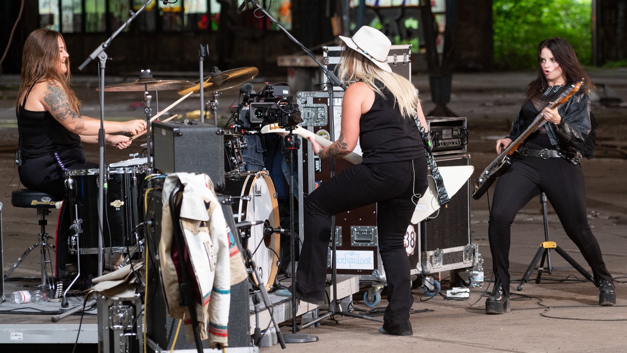 Thundermother: Rockpalast OFFSTAGE im Ausbesserungswerk Wedau Nord