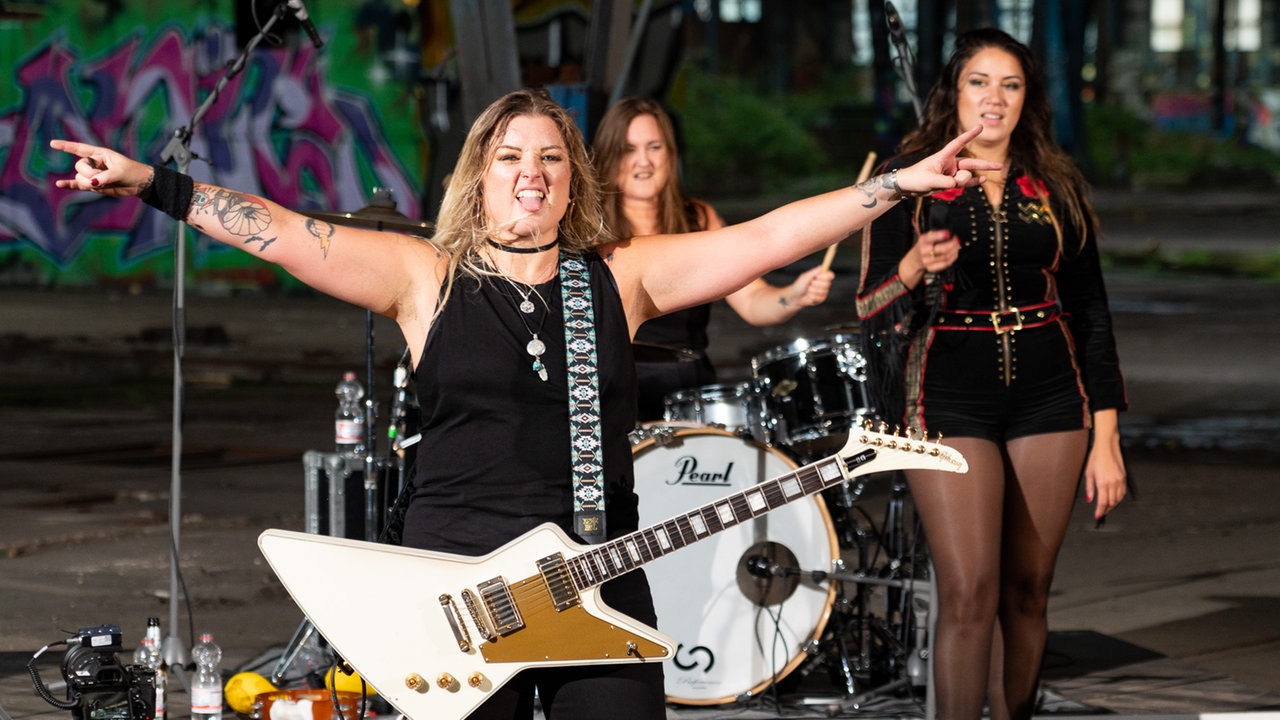 Thundermother: Rockpalast OFFSTAGE im Ausbesserungswerk Wedau Nord