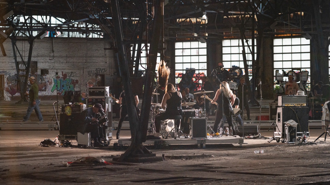 Thundermother: Rockpalast OFFSTAGE im Ausbesserungswerk Wedau Nord