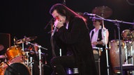 Willy DeVille spielt Harmonica
