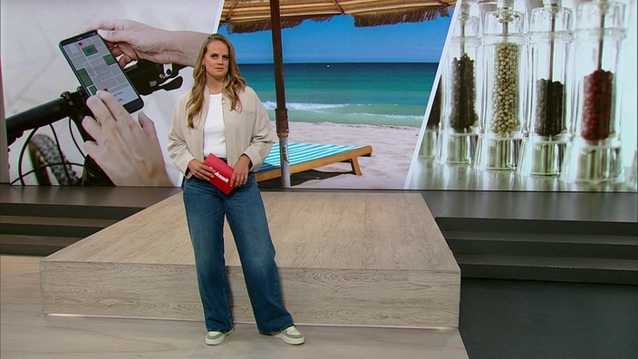 Das Bild zeigt Moderatorin Svenja Kellershohn im Studio.
