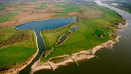 Der Yachthafen auf der Halbinsel Grietherort der Stadt Rees am Niederrhein aus der Luft.