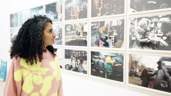 Siham El-Maimouni in der Ausstellung "Grund und Boden"