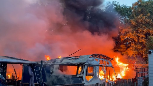 Ein abgebrannter Campingwagen in Niederkrüchten