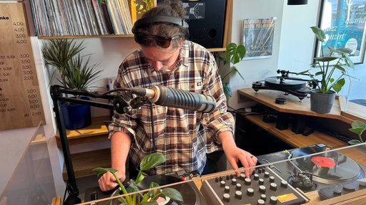 Eine hochwertige Musikanlage zeichnet Listening Cafés aus. 