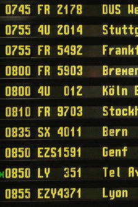 Anzeigetafel auf dem Flughafen