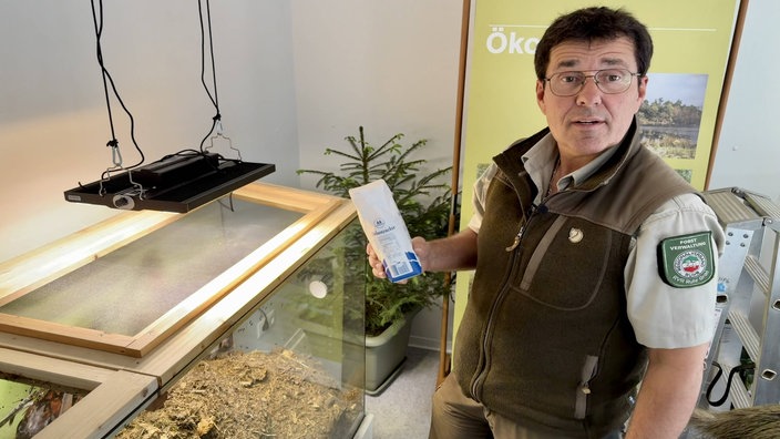 RVR-Ranger Michael Zielkowski vor dem Formicarium im WaldRaum am Gasometer Oberhausen