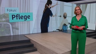 Das Bild zeigt Yvonne Willicks im Servicezeit Studio.
