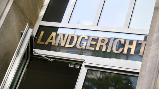 Über dem Eingang des Dortmunder Landgerichts steht der Schriftzug "Landgericht"