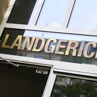 Über dem Eingang des Dortmunder Landgerichts steht der Schriftzug "Landgericht"