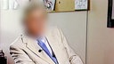 Werner S. sitzt in einem Büro. Sein gesicht ist unkenntlich gemacht.