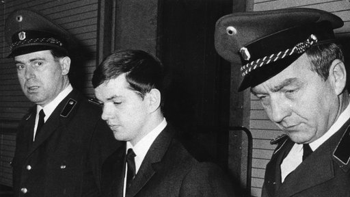 Schwarz-Weiß-Aufnahme von Jürgen Bartsch beim Prozess.