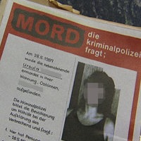 Ein Ordner, in dem eine Fahndung nach dem Mörder von Ursula S. abgeheftet ist.