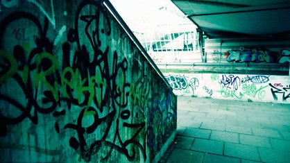 Eine dunkle Unterführung an der Ruhr-Universität Bochum