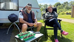 Camper Uwe und Annette aus Bochum beim ersten Kaffee des Tages