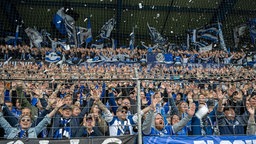 Arminia Bielefeld-Fans jubeln