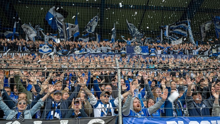 Arminia Bielefeld-Fans jubeln