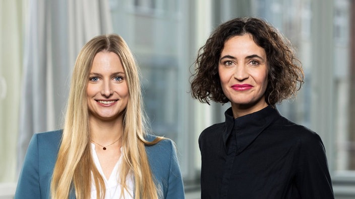 HateAid-Geschäftsführerinnen Josephine Ballon (l.) und Anna-Lena von Hodenberg (r.)