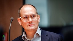 Janosch Dahmen nimmt an der Sitzung des Gesundheitsausschusses teil