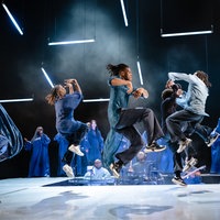 "PREACH" am Theater Oberhausen (v.l.n.r.): Siryel Chtioui, David Mayinga, William Hayibor Venous, Joseph Louis Sitti, Beckley Adeoye, im Hintergrund Chor und Band