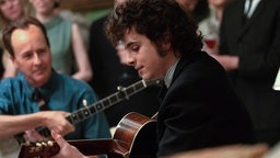 Timothee Chalamet als Bob Dylan im Film "(Like) A Complete Unknown"